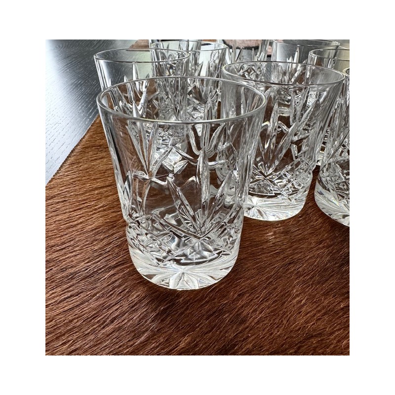 Série de 10 verres gobelets en cristal dans le goût de Saint Louis