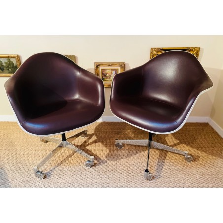 Herman Miller- Paire de fauteuils marron chocolat