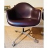 Herman Miller- Paire de fauteuils marron chocolat