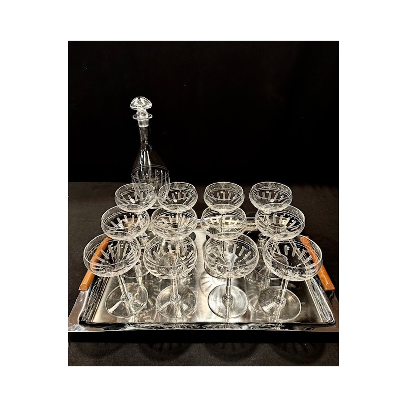 Service cristallerie 12 coupes et carafe assortie