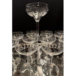 Service cristallerie 12 coupes et carafe assortie