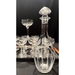 Service cristallerie 12 coupes et carafe assortie