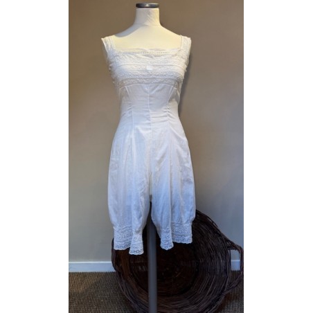 Linge ancien - Combinaison culotte brodée de 1900
