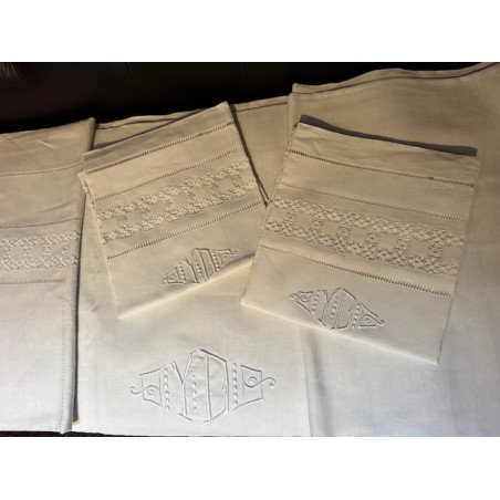 Linge ancien - Parure de lit en lin brodé