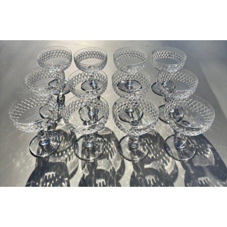 Baccarat - série de 12 coupes en cristal modèle Lucullus