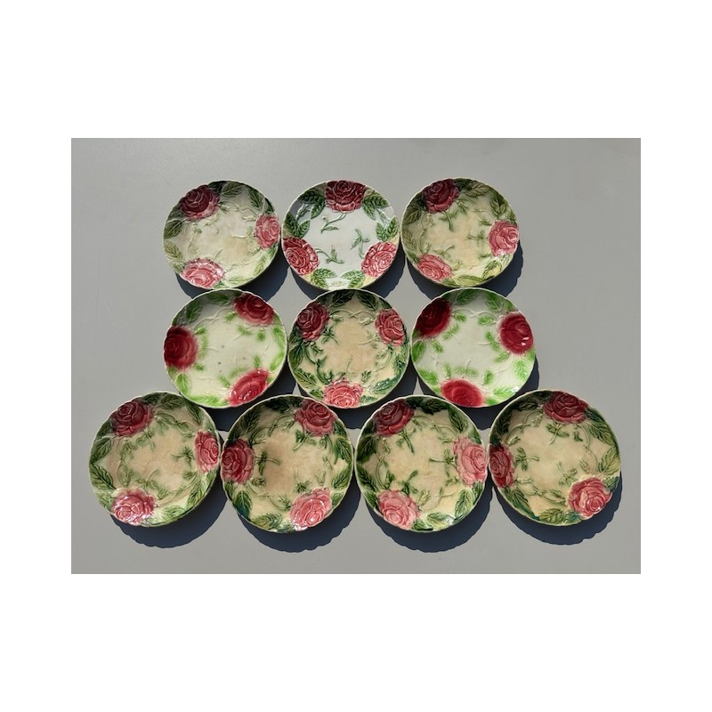 Chantilly - Service 10 assiettes barbotine aux fleurs XIXème
