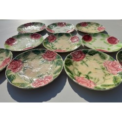 Chantilly - Service 10 assiettes barbotine aux fleurs XIXème