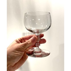 8 verres à pied en verre ancien